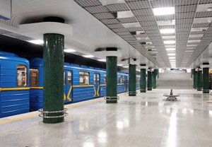 Станция метро «Мивина», следующая станция «Рошен»